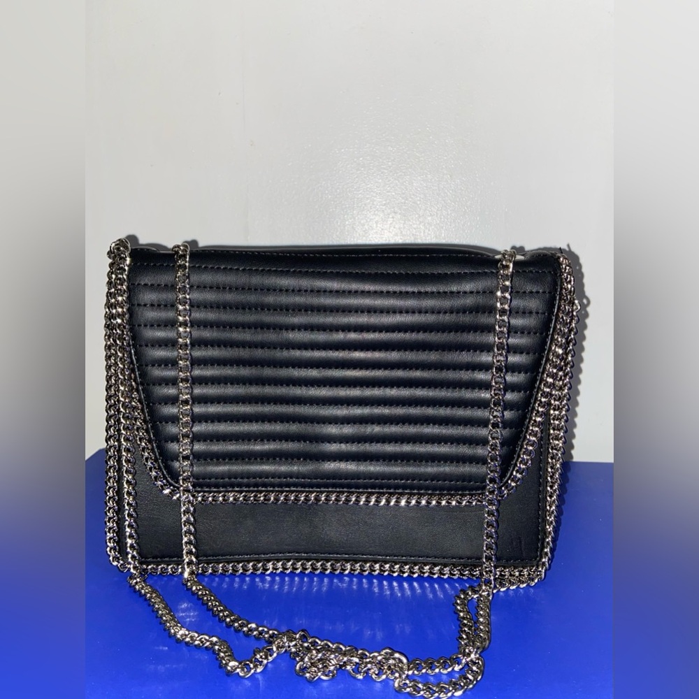 Express Chain Detail Quilted Shoulder Bag- Black